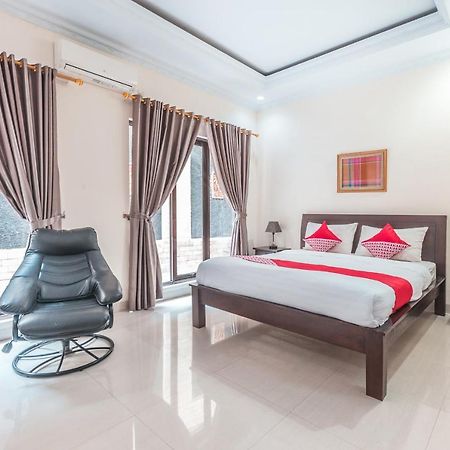Oyo 1667 Wisma Lux Barkah Jakarta Exterior foto