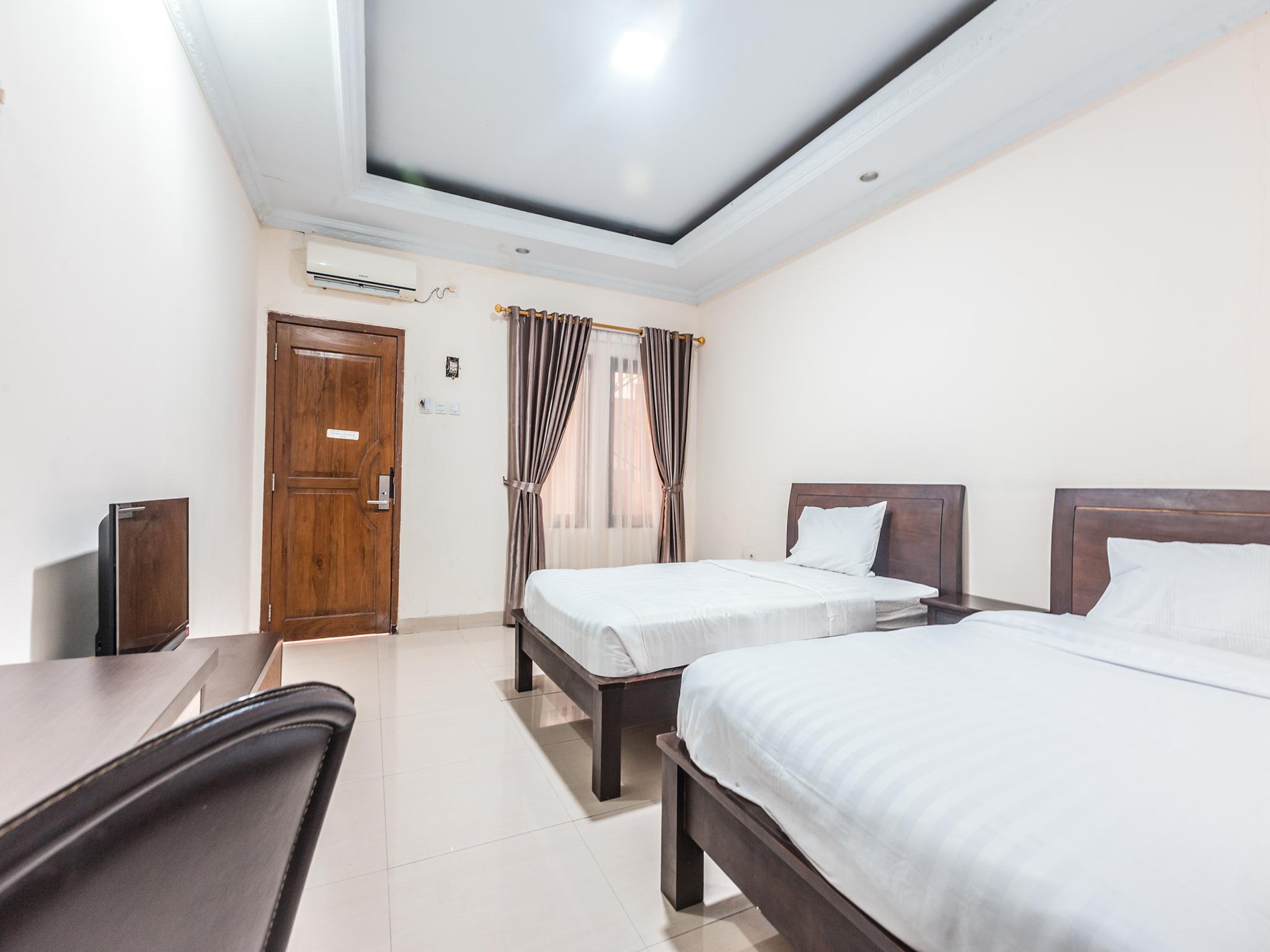 Oyo 1667 Wisma Lux Barkah Jakarta Exterior foto