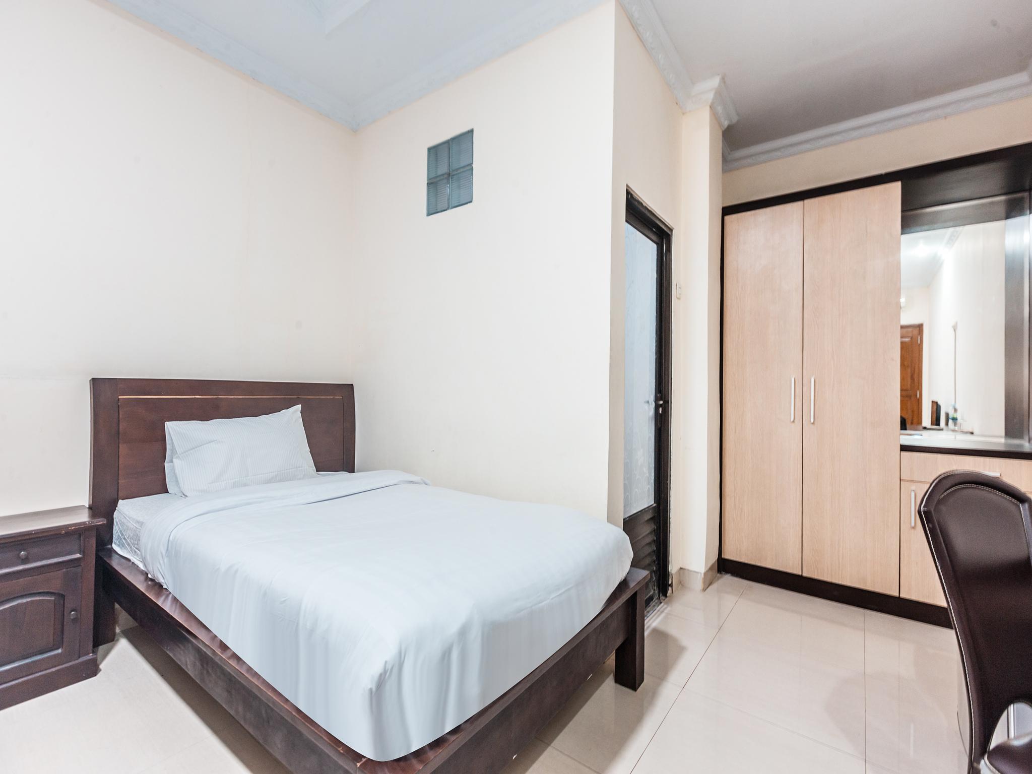 Oyo 1667 Wisma Lux Barkah Jakarta Exterior foto