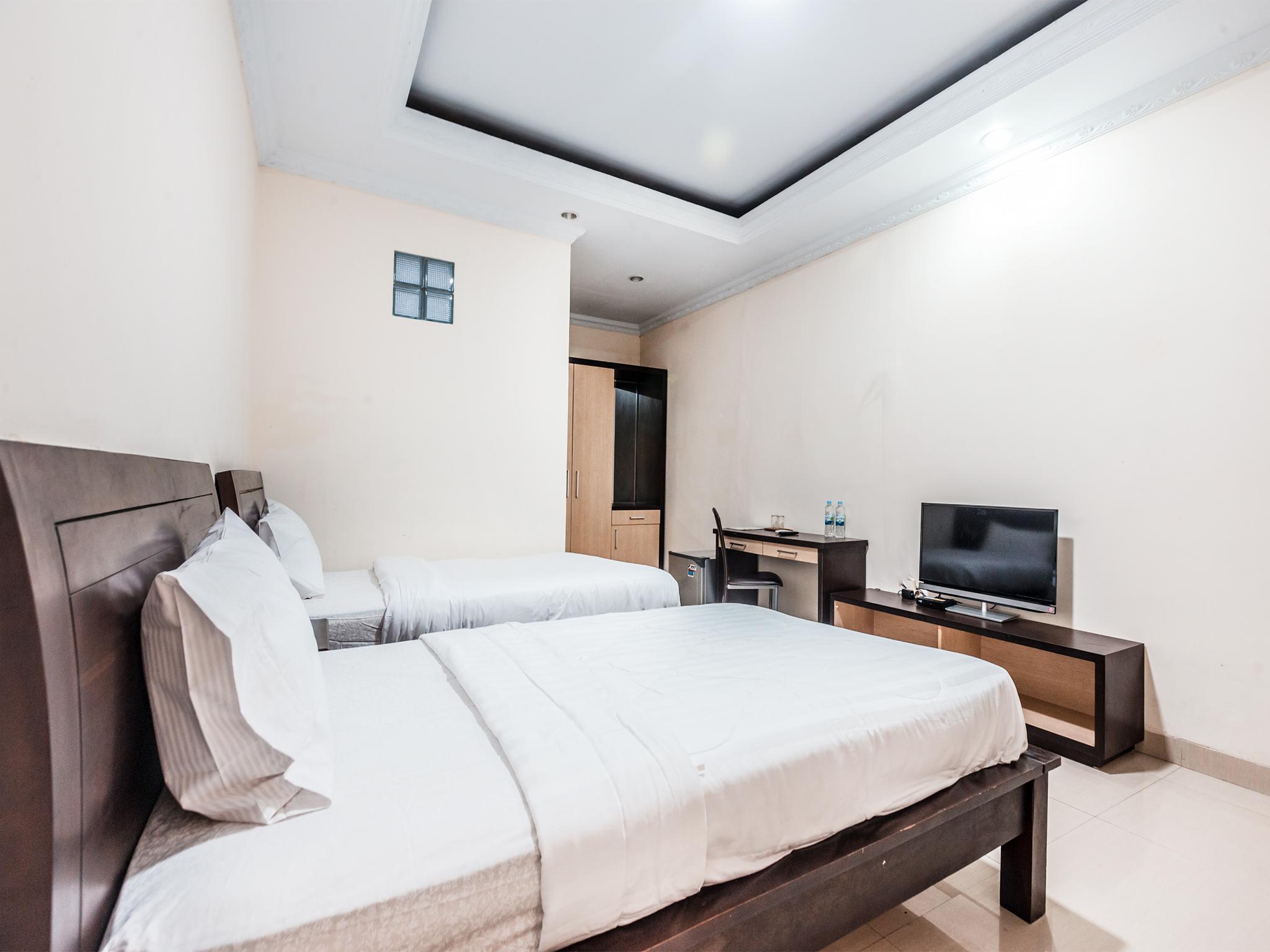Oyo 1667 Wisma Lux Barkah Jakarta Exterior foto