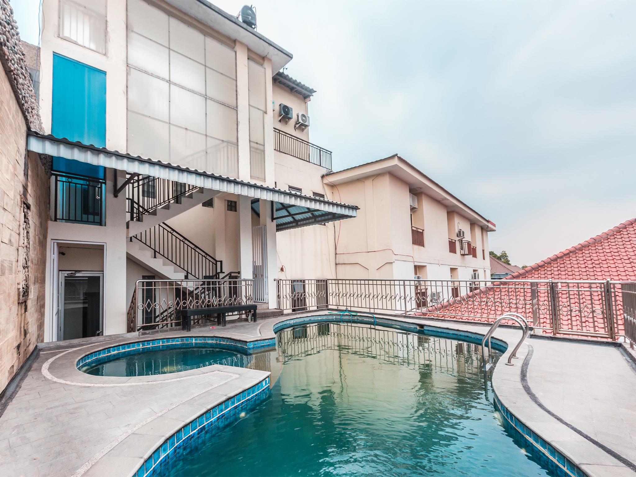 Oyo 1667 Wisma Lux Barkah Jakarta Exterior foto