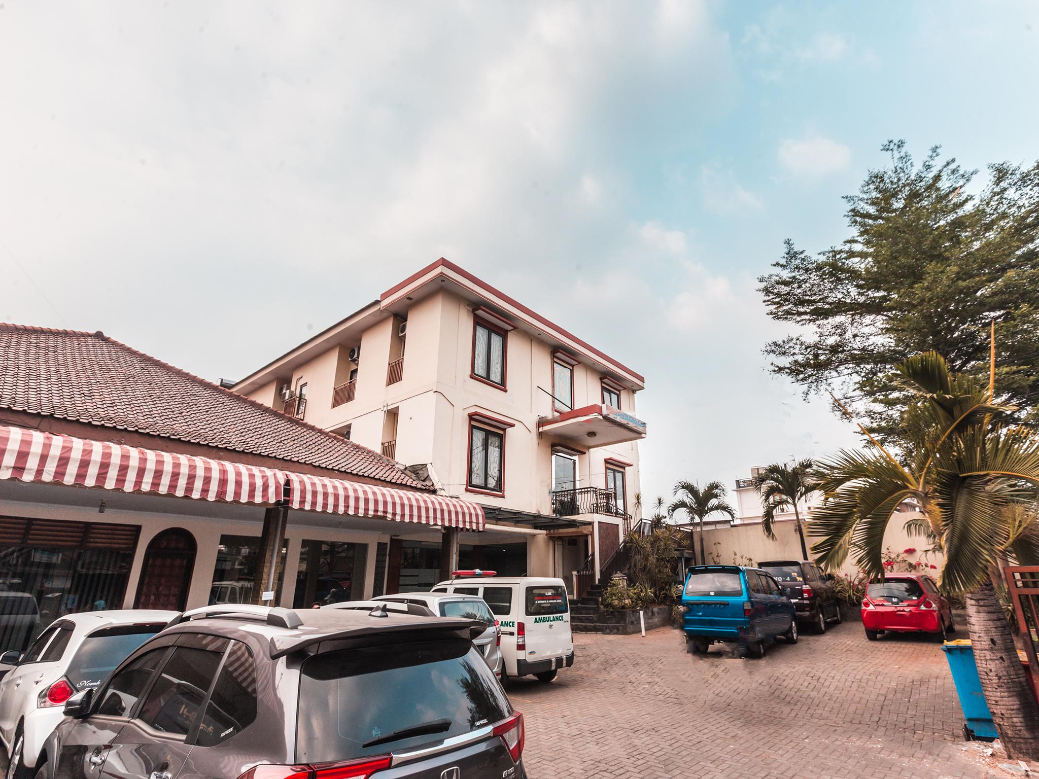 Oyo 1667 Wisma Lux Barkah Jakarta Exterior foto