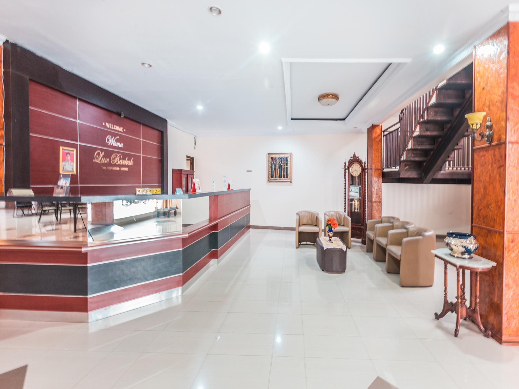 Oyo 1667 Wisma Lux Barkah Jakarta Exterior foto