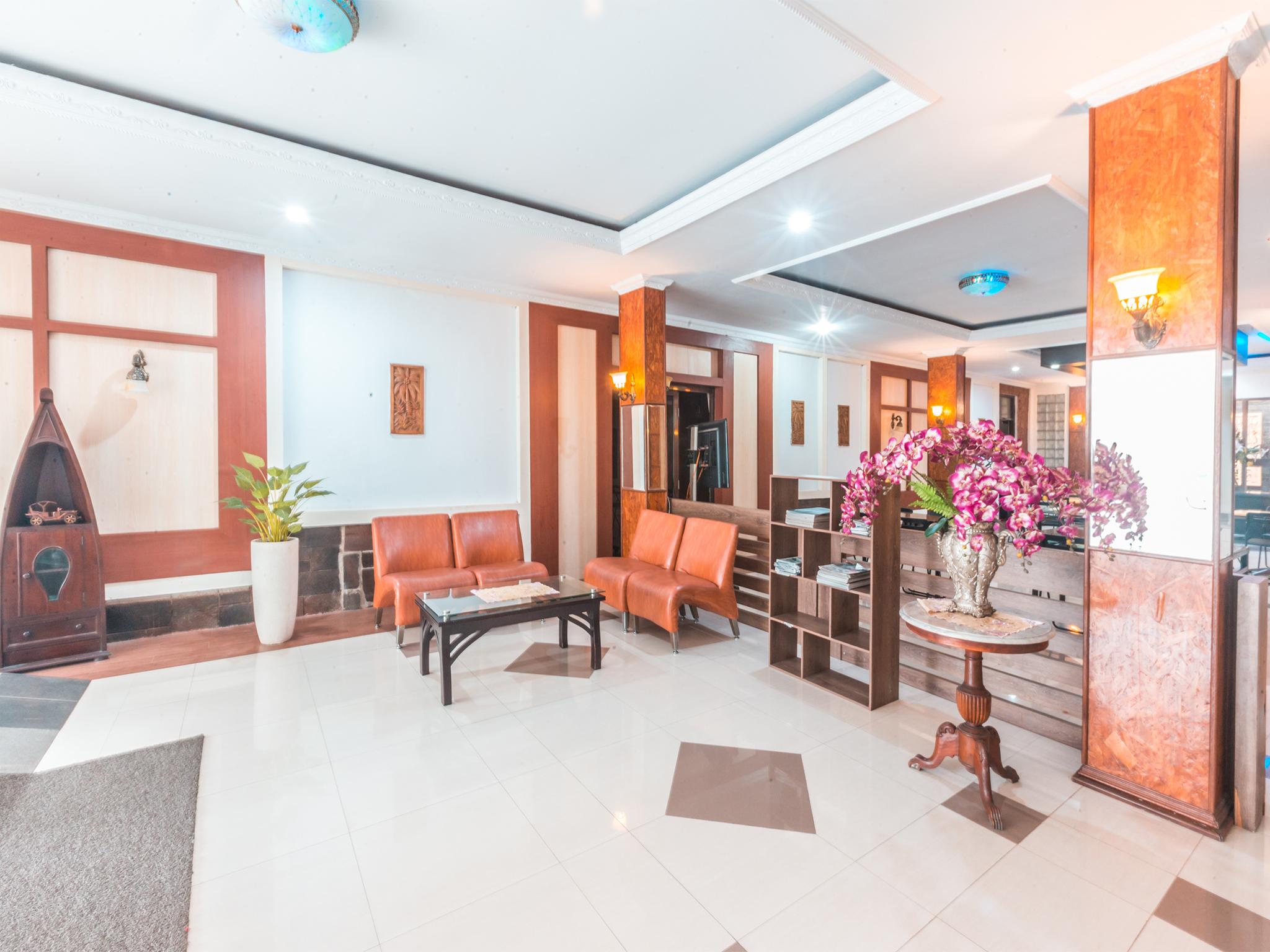 Oyo 1667 Wisma Lux Barkah Jakarta Exterior foto
