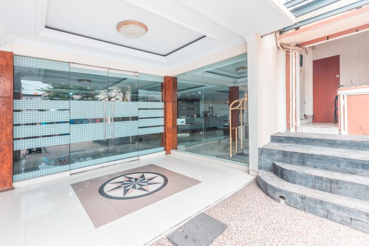 Oyo 1667 Wisma Lux Barkah Jakarta Exterior foto