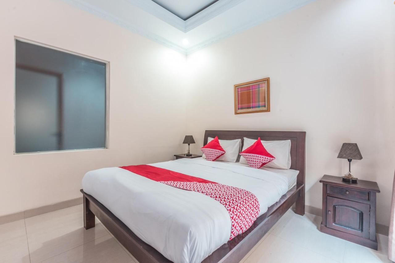 Oyo 1667 Wisma Lux Barkah Jakarta Exterior foto