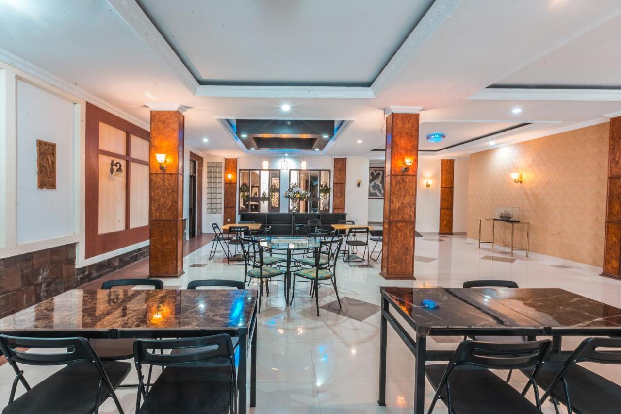 Oyo 1667 Wisma Lux Barkah Jakarta Exterior foto